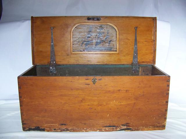 Seaman Chest with Painted Ship On Inside Lid item na5404